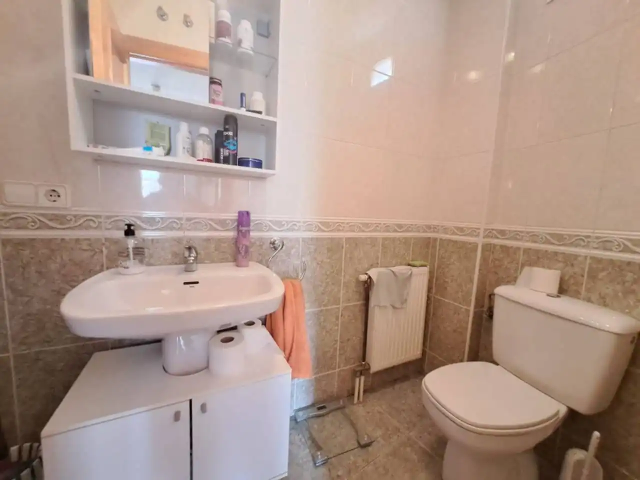 Baño de Casa adosada en venta en Burgos con Calefacción, Jardín privado y Parquet