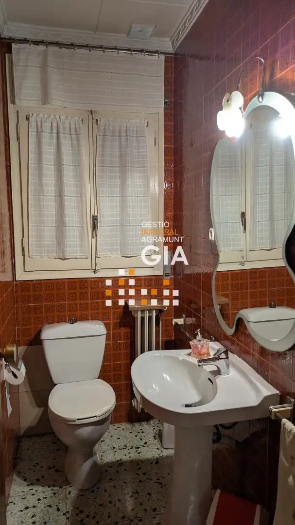 Bany de Casa o xalet en venda en Agramunt amb Calefacció, Jardí privat i Terrassa