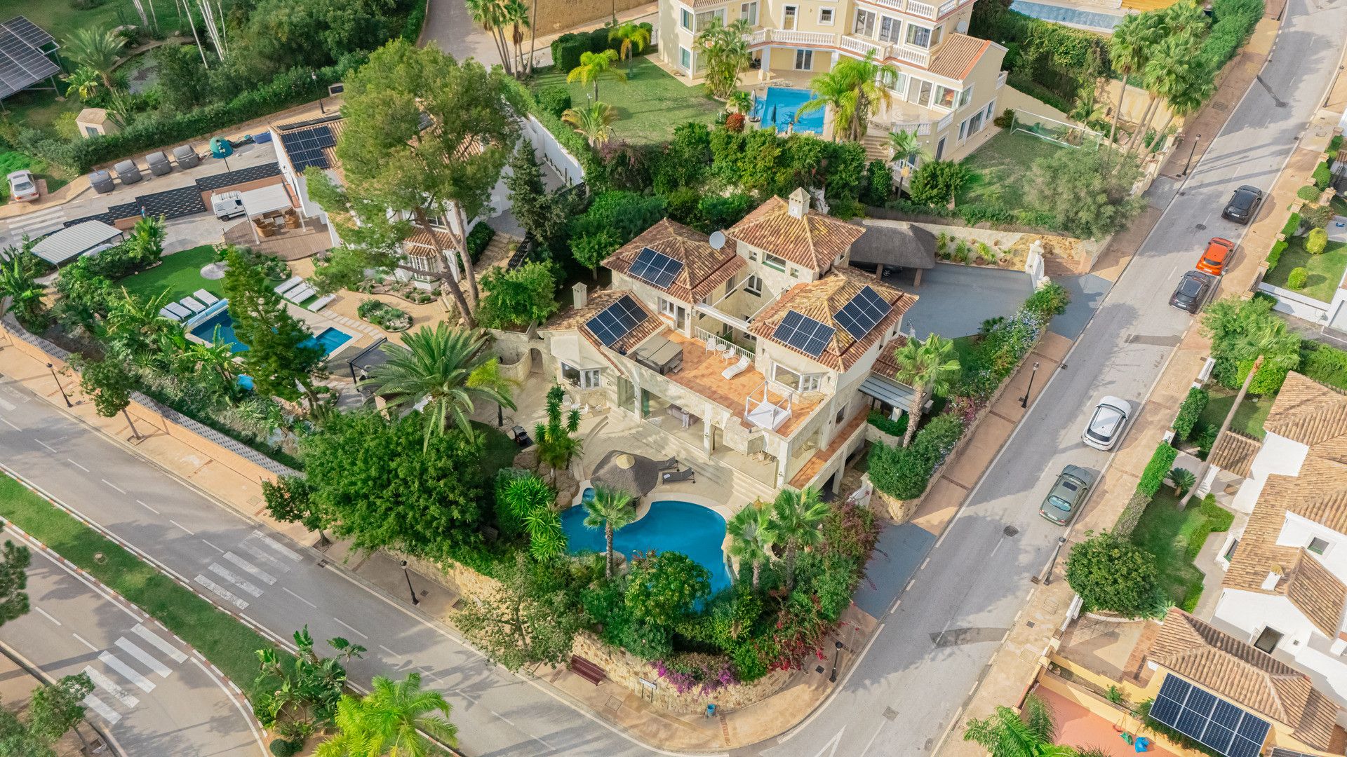 Exterior view of House or chalet for sale in Marbella  with Air Conditioner, Private garden and Terrace