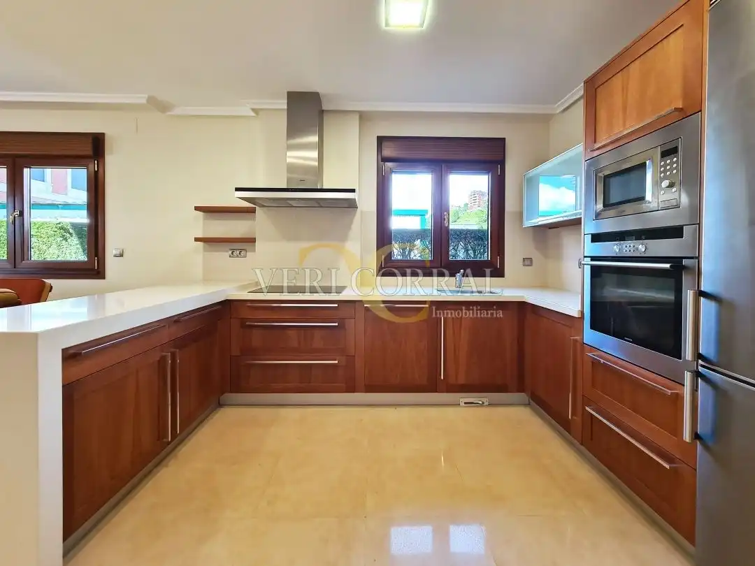 Cocina de Casa o chalet en venta en Oviedo  con Calefacción, Jardín privado y Terraza