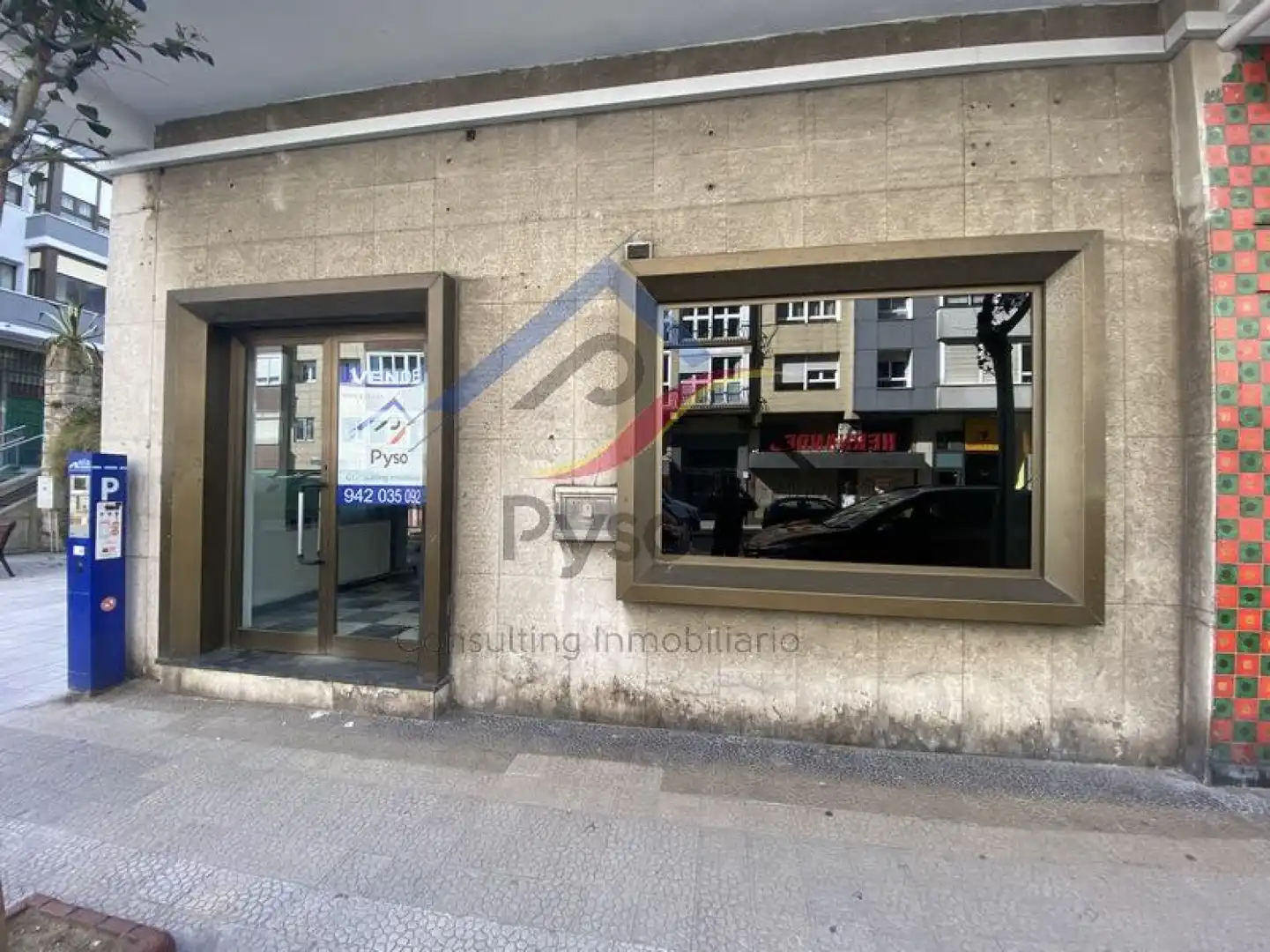 Vista exterior de Local en venda en Santander