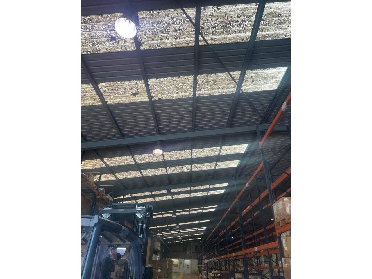 Vista exterior de Nau industrial en venda en Montmeló