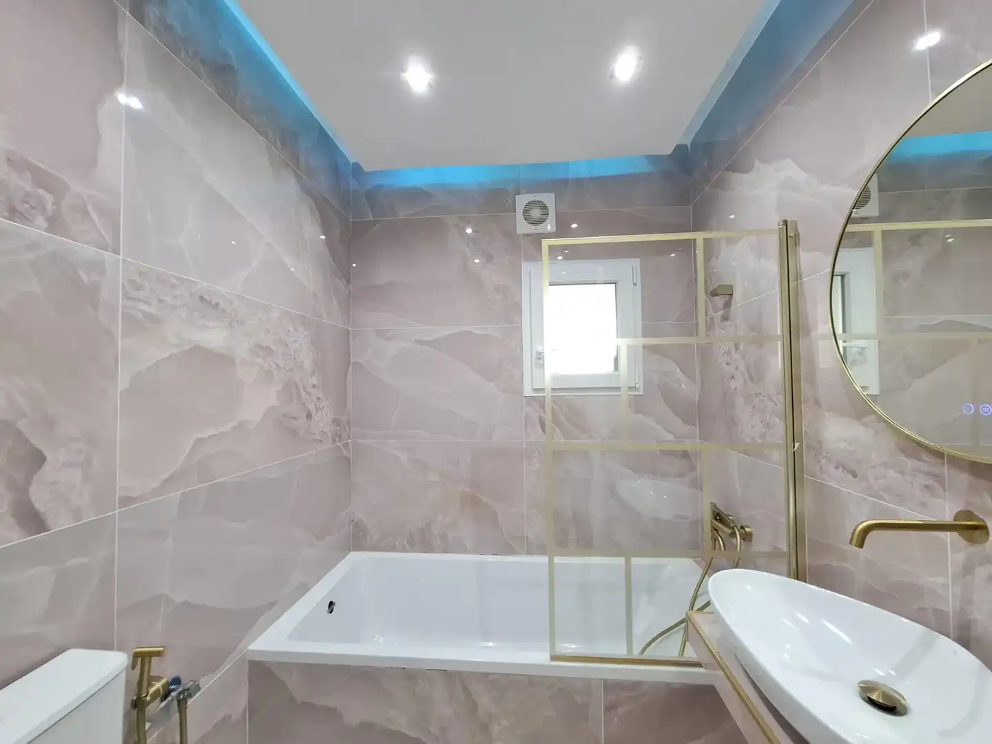 Baño de Piso en venta en Marbella con Aire acondicionado y Piscina comunitaria