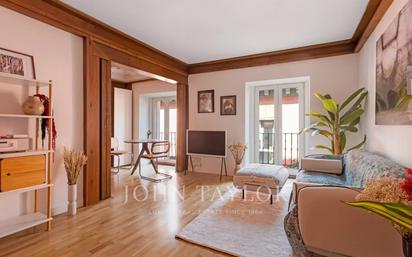 Living room of Flat to rent in  Madrid Capital  with Air Conditioner, Heating and Furnished