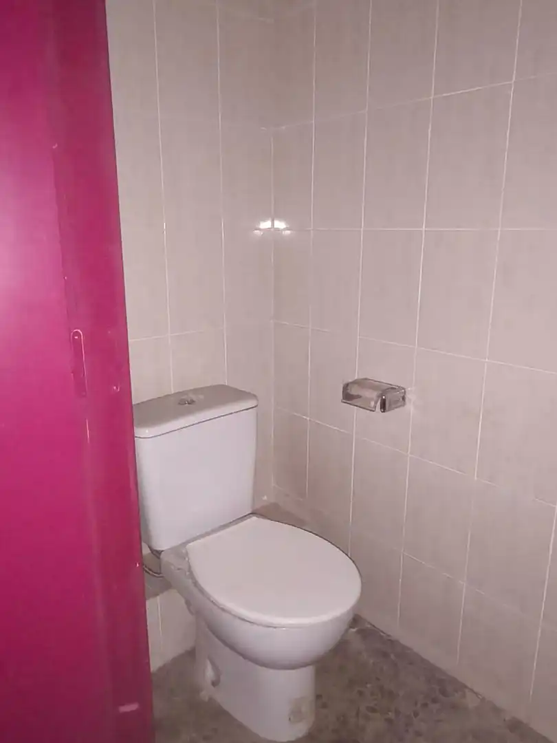 Baño de Local de alquiler en Can Bassa