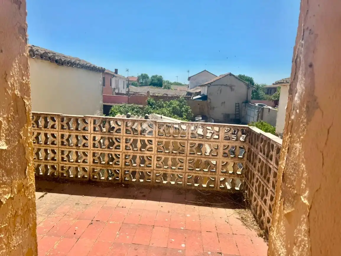 Vista exterior de Casa adosada en venta en Ribas de Campos con Terraza