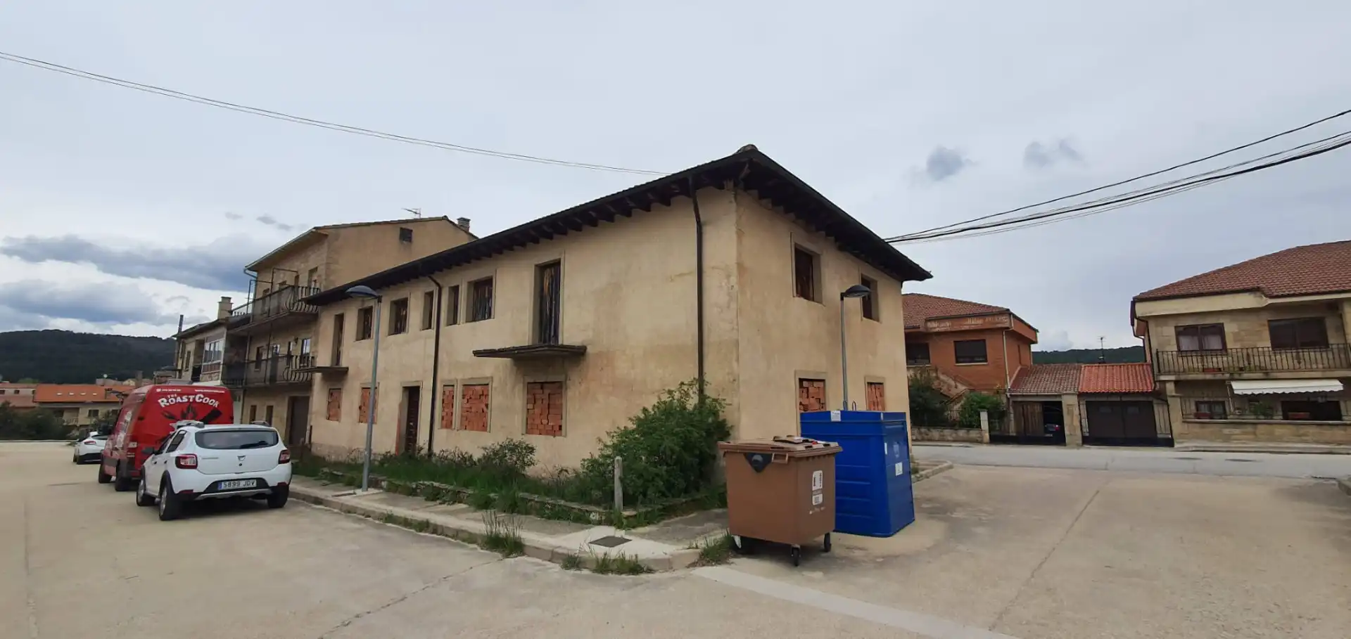 Vista exterior de Casa o xalet en venda en Regumiel de la Sierra amb Jardí privat i Traster