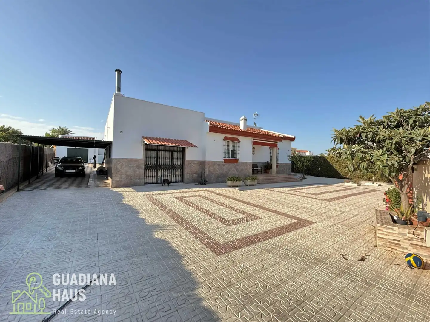 Chalet con piscina en venta en Ayamonte ciudad, imagen 2