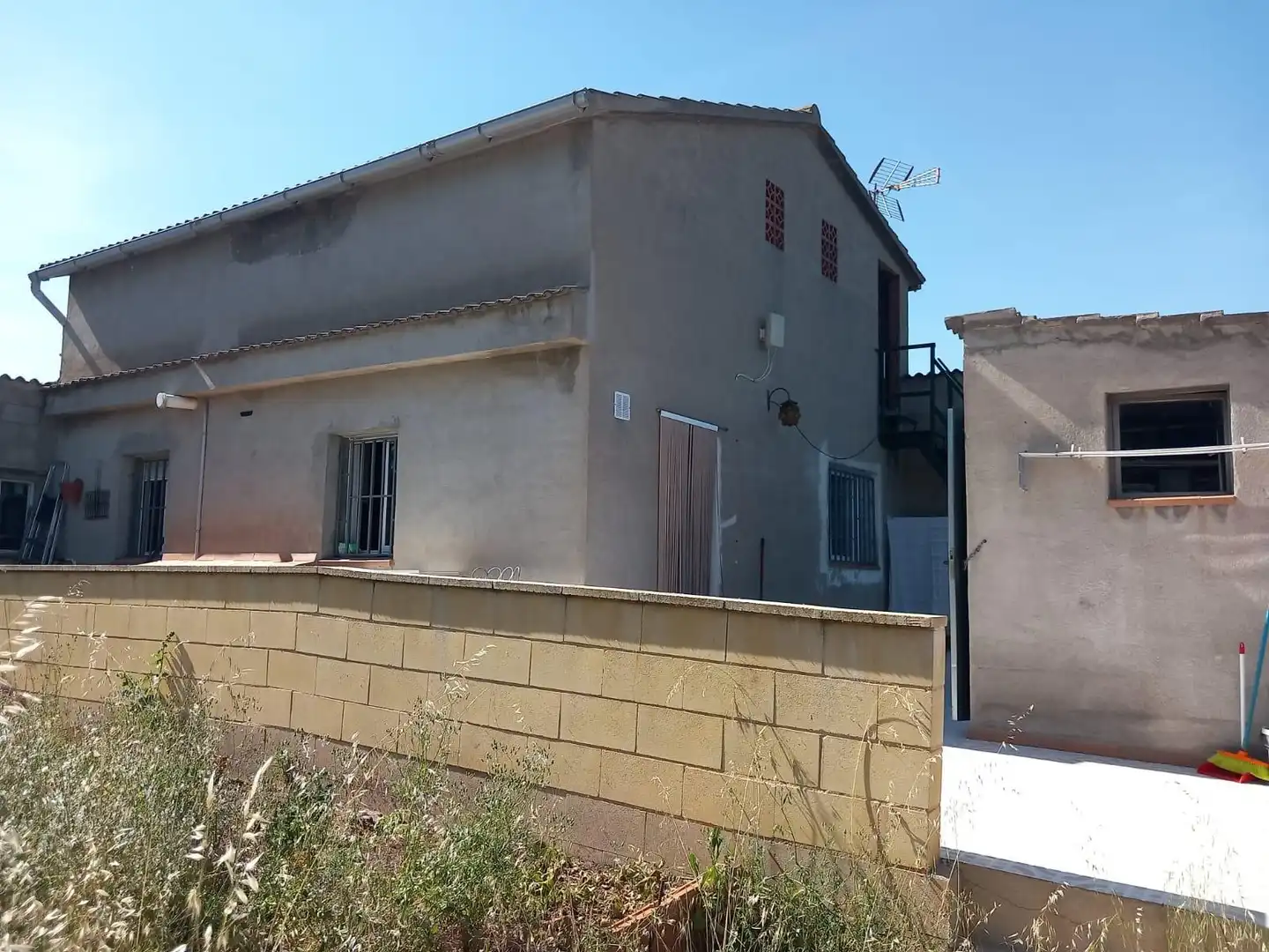 Vista exterior de Casa o xalet en venda en Torrelles de Foix amb Calefacció i Traster
