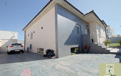 Vista exterior de Casa o xalet en venda en Badajoz Capital amb Aire condicionat