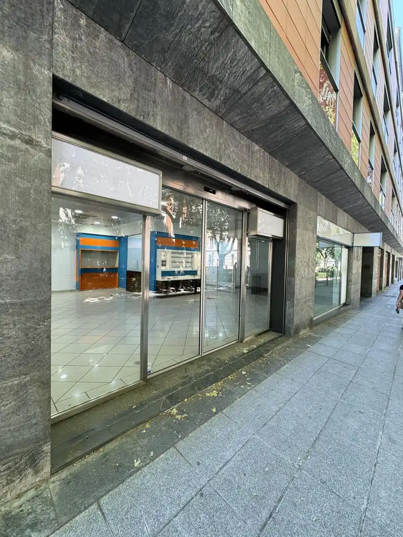 Local comercial de lloguer a Doctor Fernández Iparraguirre, imagen 2