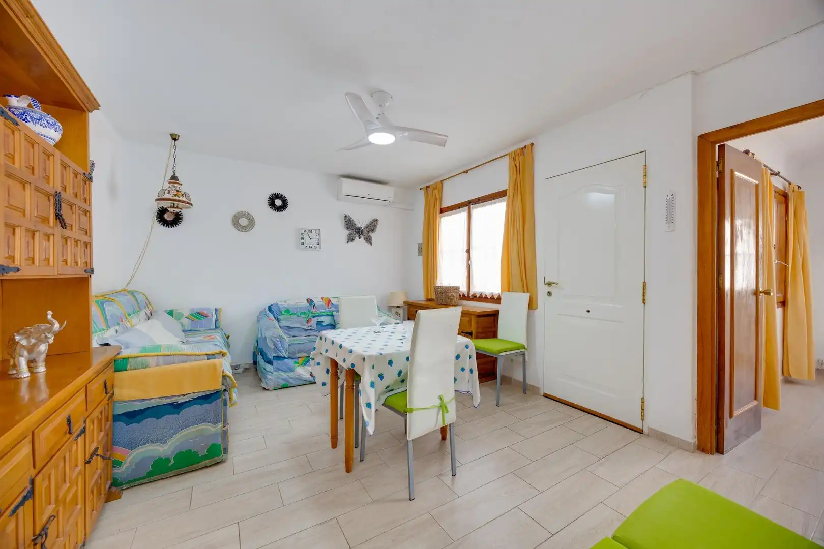 Menjador de Casa o xalet en venda en Torrevieja amb Aire condicionat, Jardí privat i Terrassa