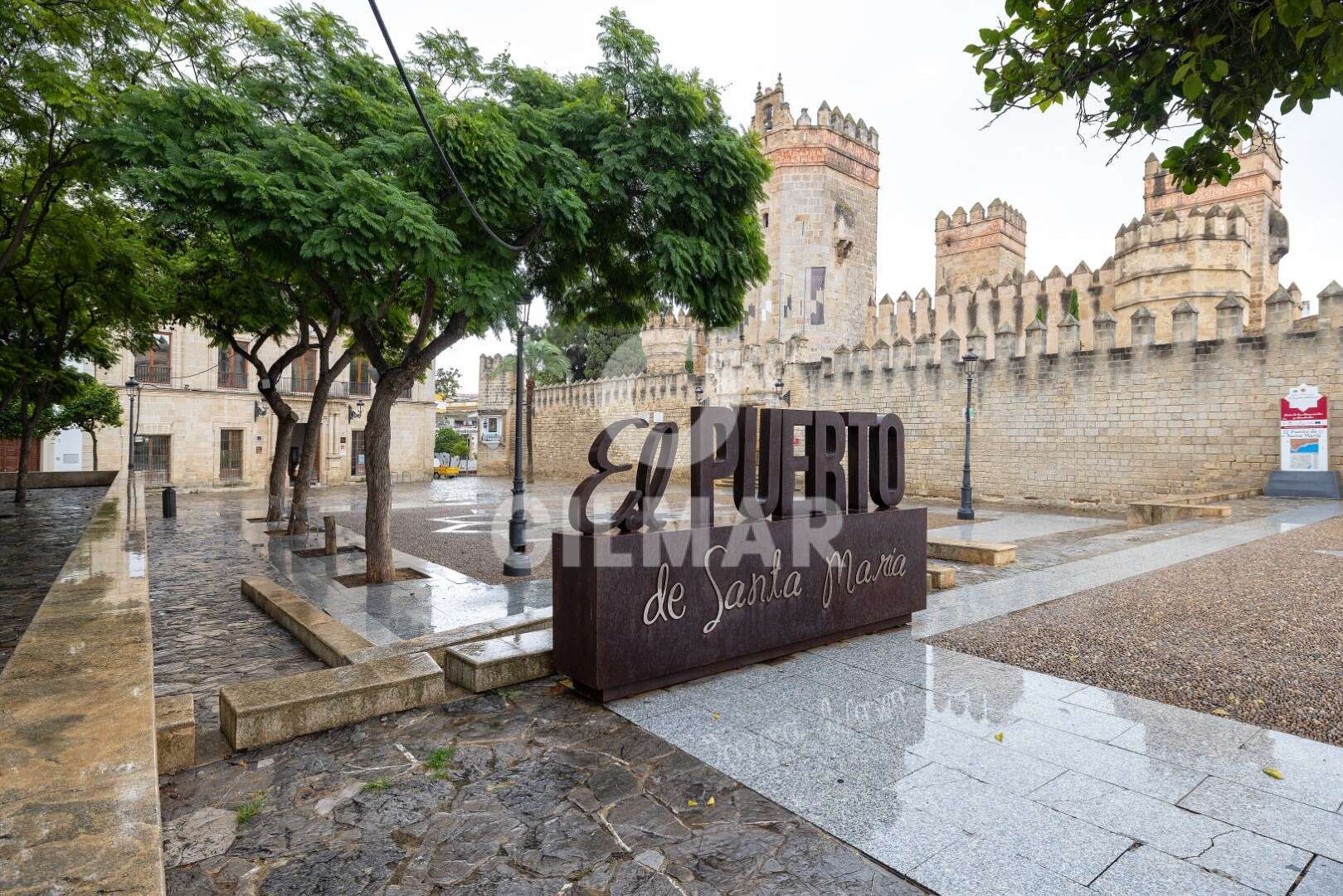 Exterior view of Building for sale in El Puerto de Santa María  with Alarm