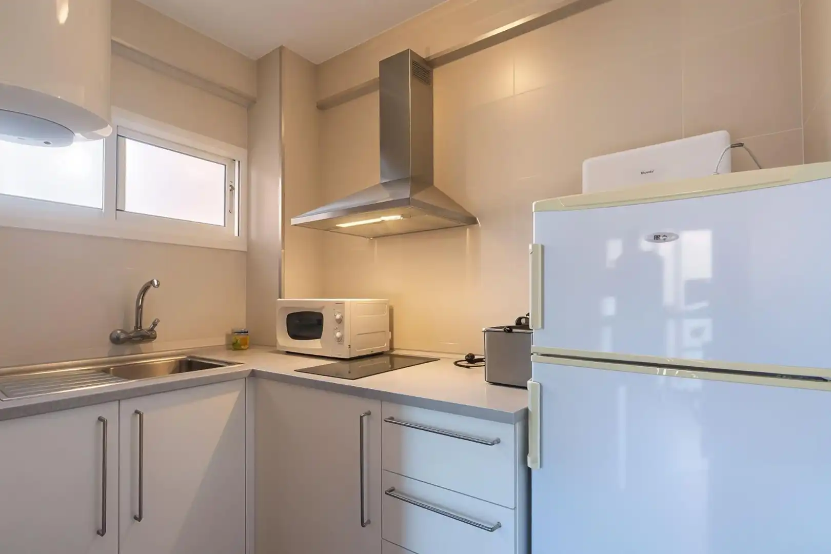 Küche von Wohnung zum Verkauf in Benalmádena mit Klimaanlage, Terrasse und Gemeinschaftspool