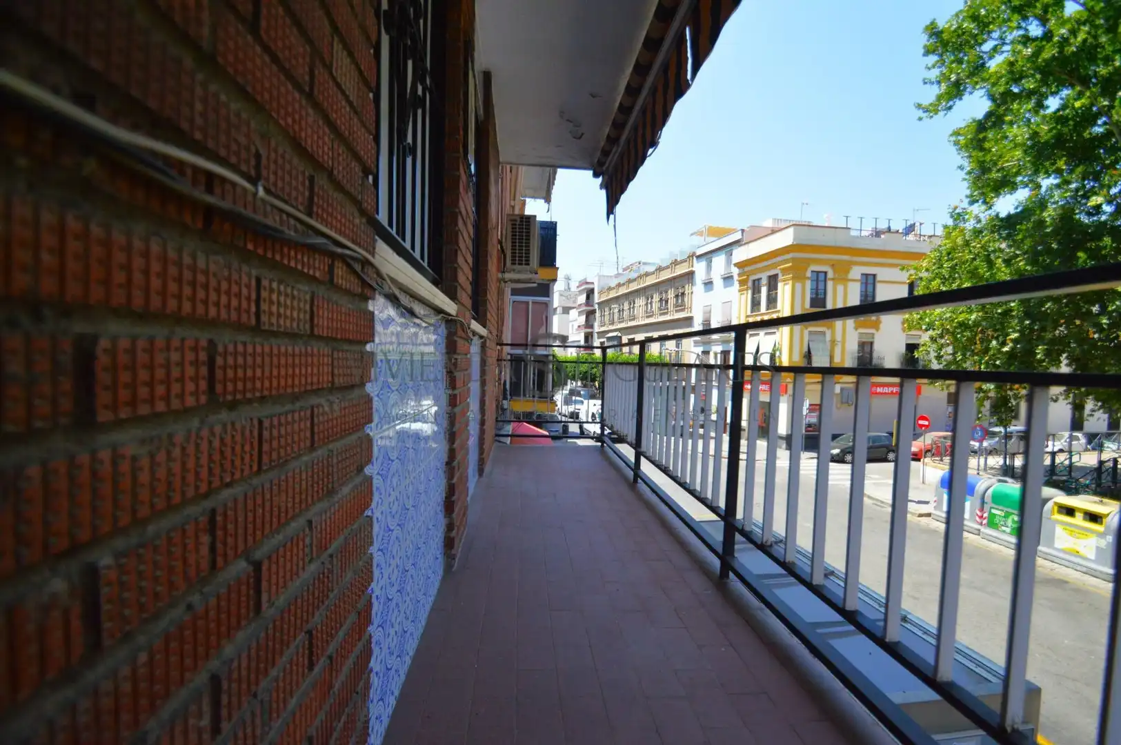 Exterior view of Flat for sale in Sevilla  with Air Conditioner, Terrace and Storage room