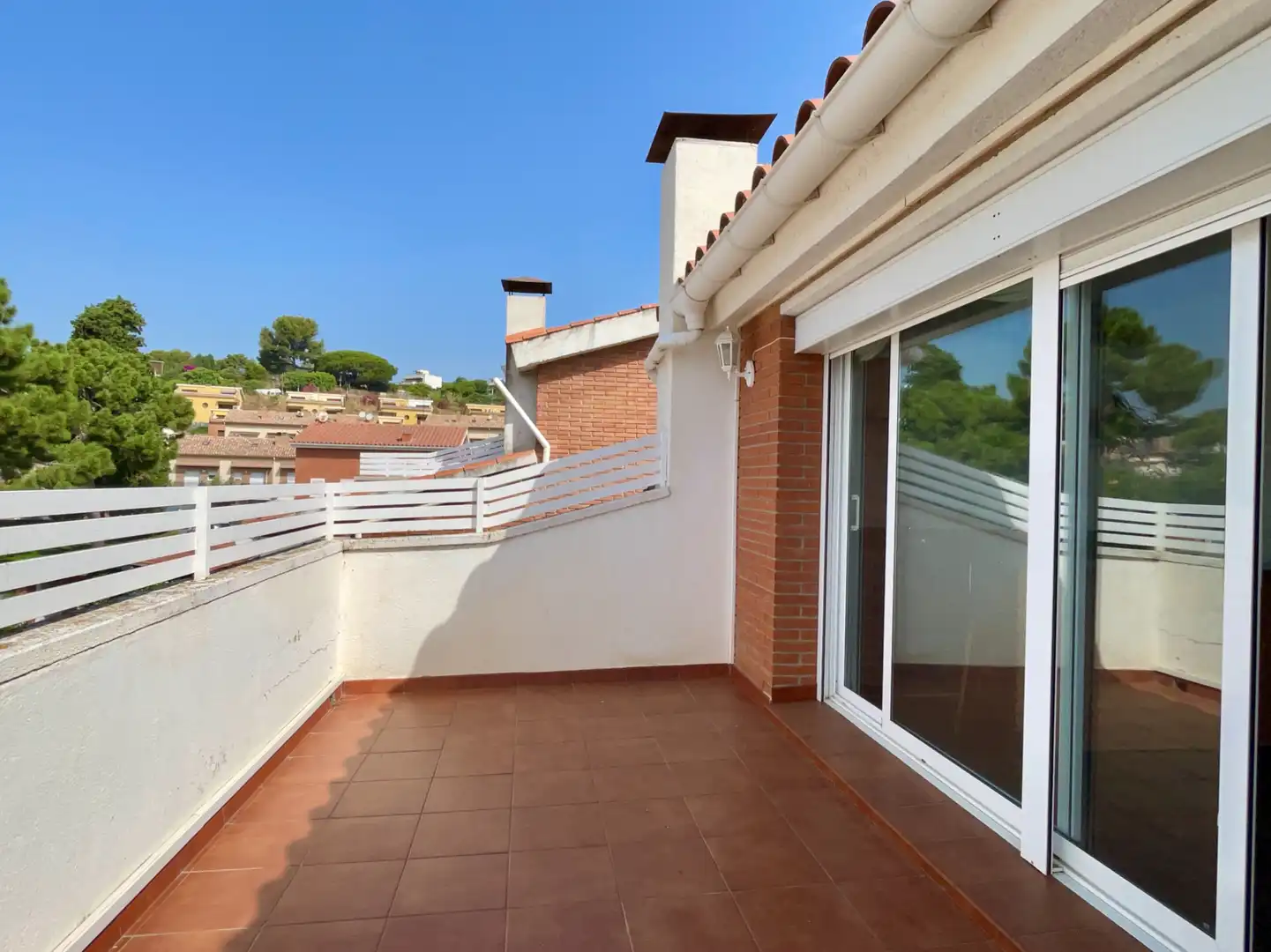 Terrasse von Einfamilien-Reihenhaus zum Verkauf in Sant Vicenç de Montalt mit Klimaanlage, Heizung und Privatgarten