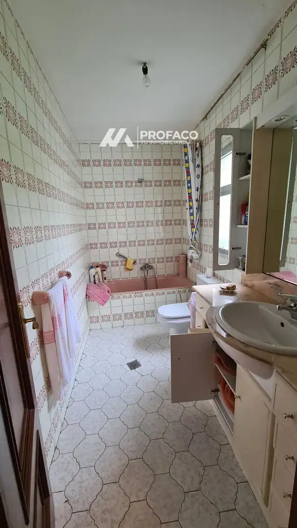 Bathroom of Houses for sale in Carballeda de Avia  with Heating, Storage room and Furnished
