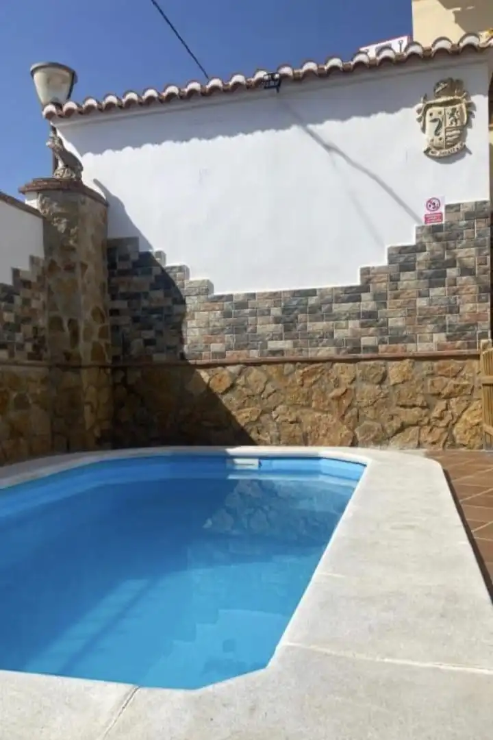 Piscina de Finca rústica en venda en Guadix amb Moblat, Forn i Piscina comunitària