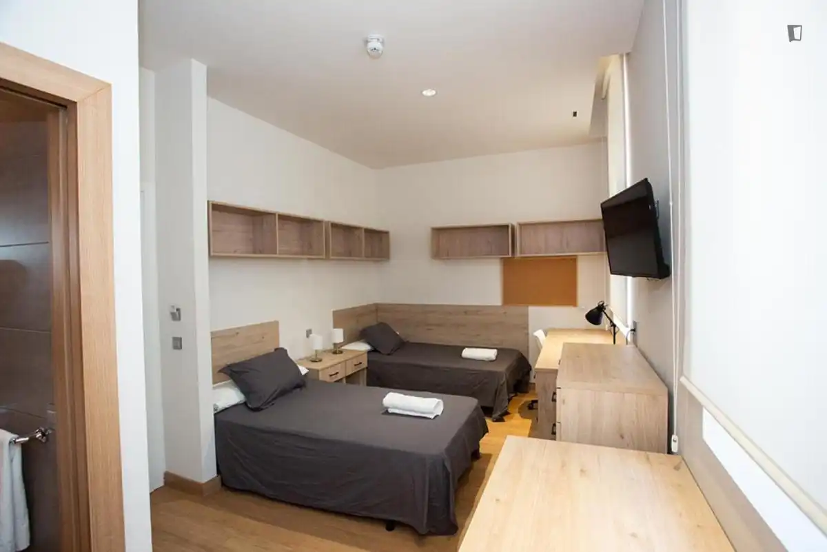 Dormitori de Pis per a compartir en Aranjuez amb Aire condicionat, Calefacció i Moblat