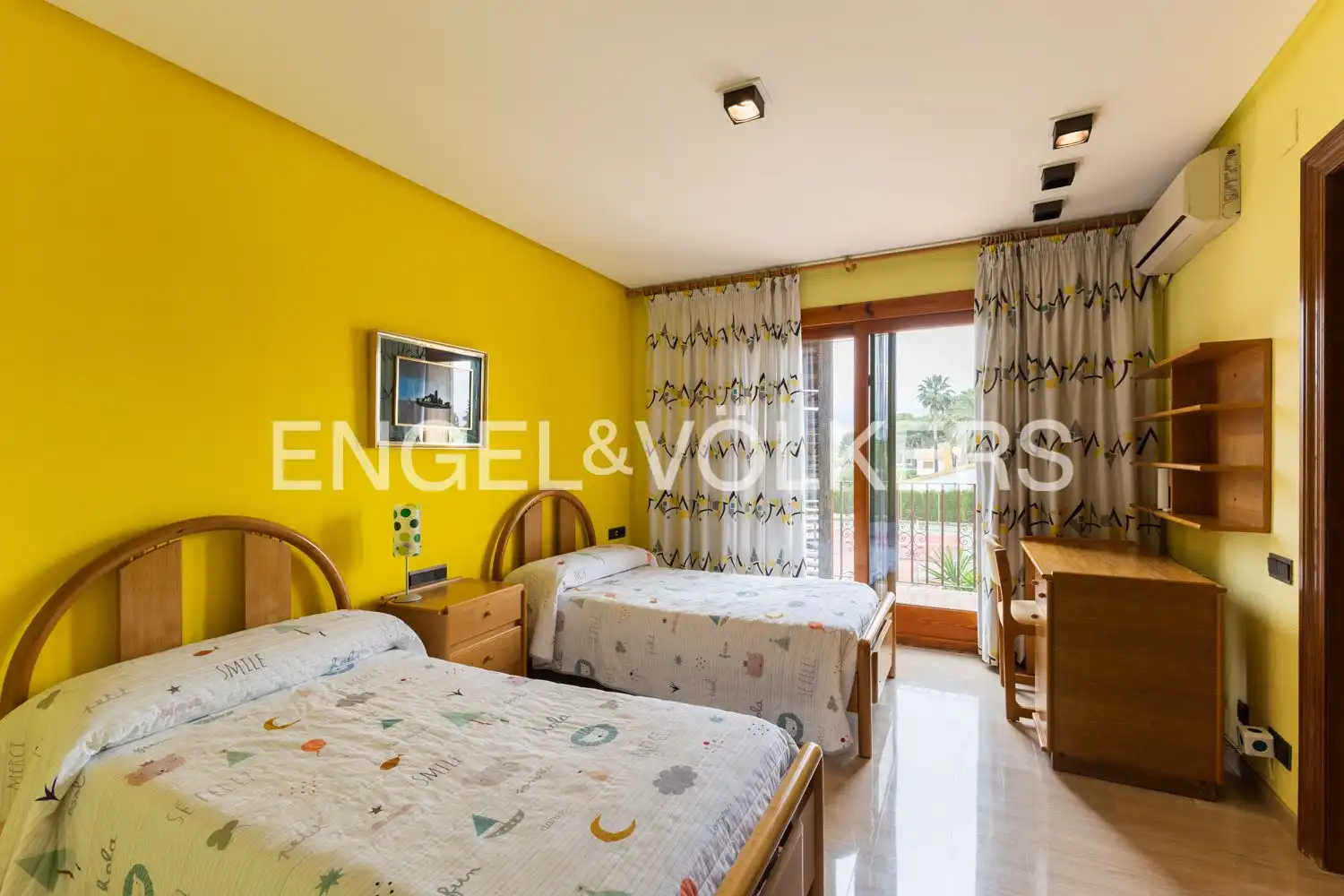 Habitación de Casa o chalet en venta en Chiva con Aire acondicionado, Calefacción y Jardín privado