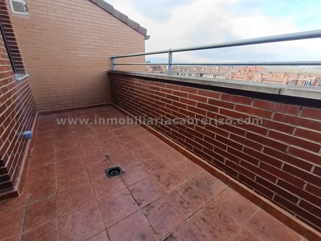 Terraza de Ático en venta en Villamediana de Iregua con Calefacción, Parquet y Terraza