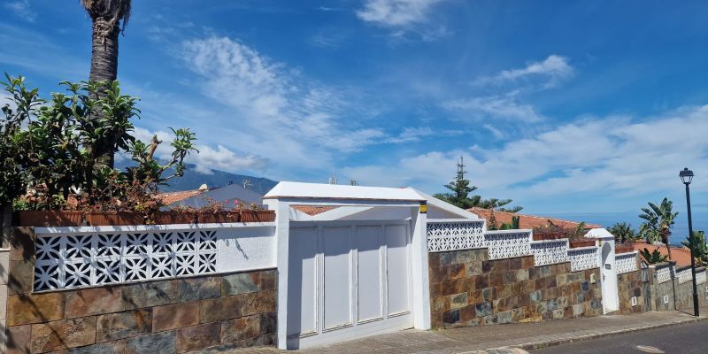 Exterior view of House or chalet for sale in La Orotava  with Private garden, Terrace and Storage room