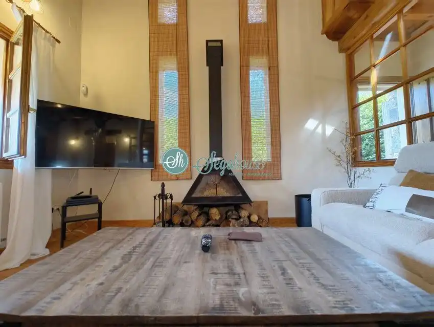 Sala de estar de Casa o chalet en venta en Palazuelos de Eresma con Calefacción, Terraza y Amueblado
