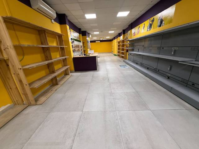 Local comercial en Alquiler en Generalitat en Can Mariner