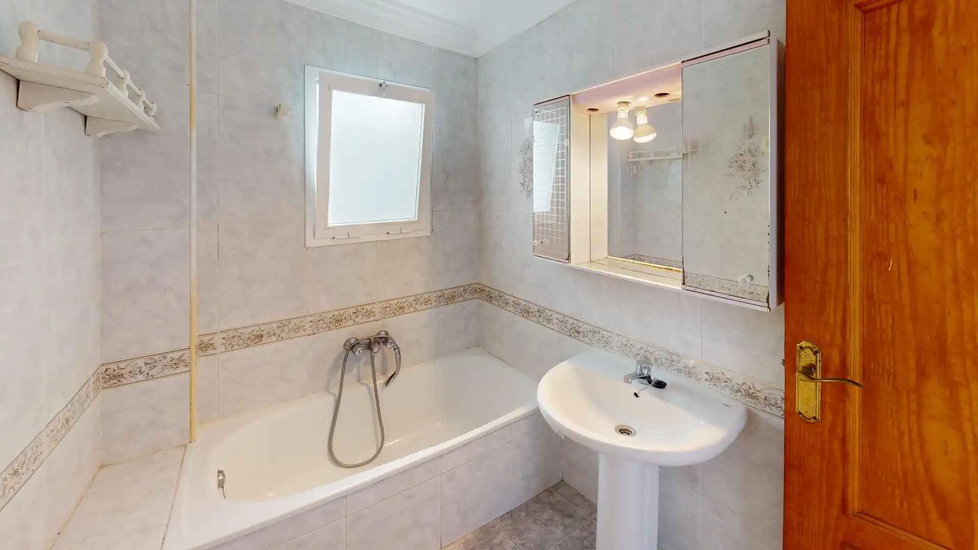 Apartamento en venta en MAR MEDITERRANEO, 28, Oliva Playa