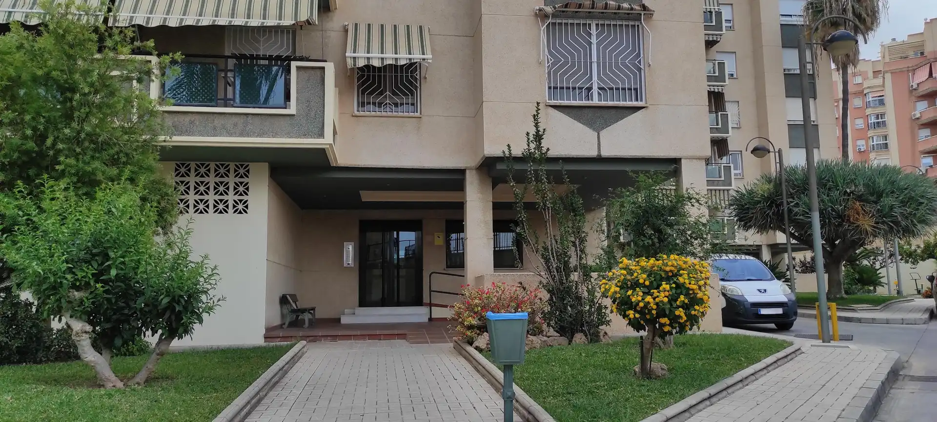 Außenansicht von Wohnungen zur Miete in Málaga mit Privatgarten