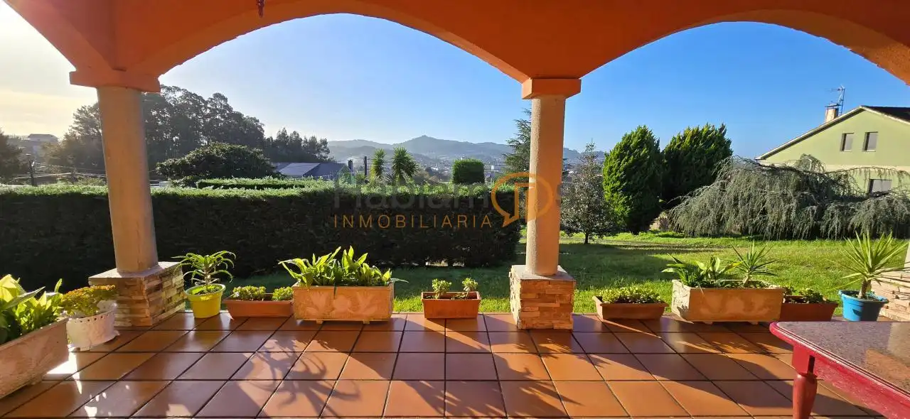 Terrassa de Casa o xalet en venda en Vilagarcía de Arousa amb Calefacció, Jardí privat i Terrassa
