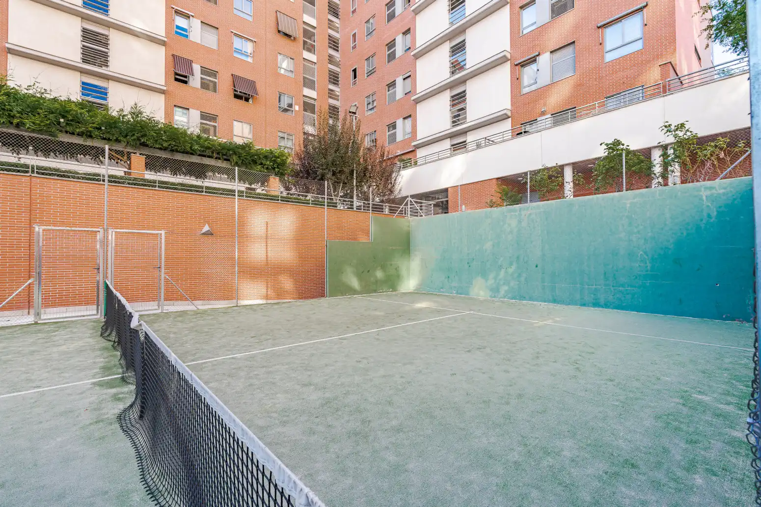 Piscina de Piso en venta en Madrid con Aire acondicionado, Calefacción y Jardín privado