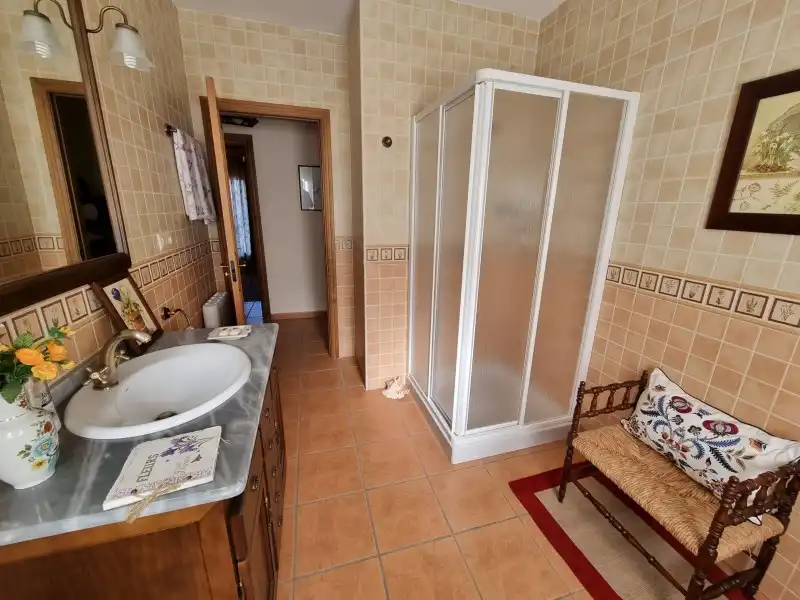 Bany de Casa o xalet en venda en Valdastillas amb Aire condicionat, Calefacció i Terrassa