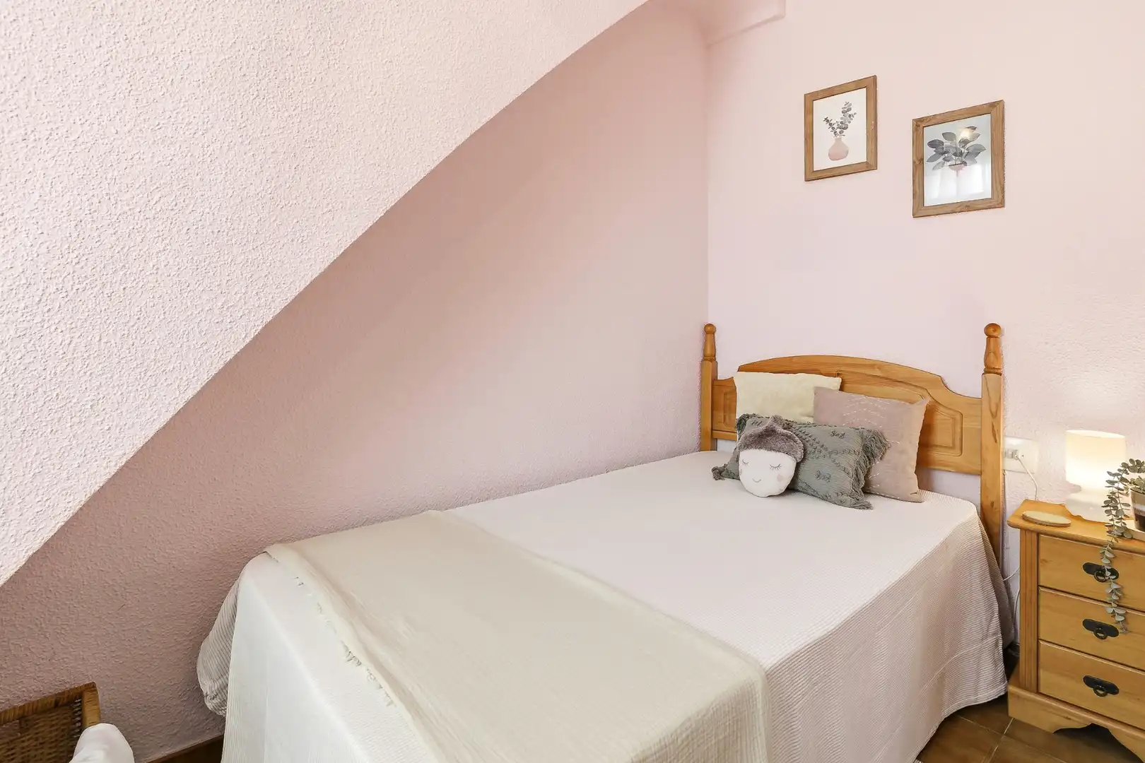Habitación de Casa adosada en venta en Navajas con Aire acondicionado, Calefacción y Jardín privado