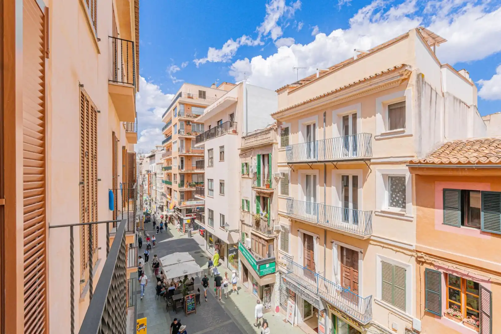 Außenansicht von Wohnung zum Verkauf in  Palma de Mallorca mit Klimaanlage und Balkon