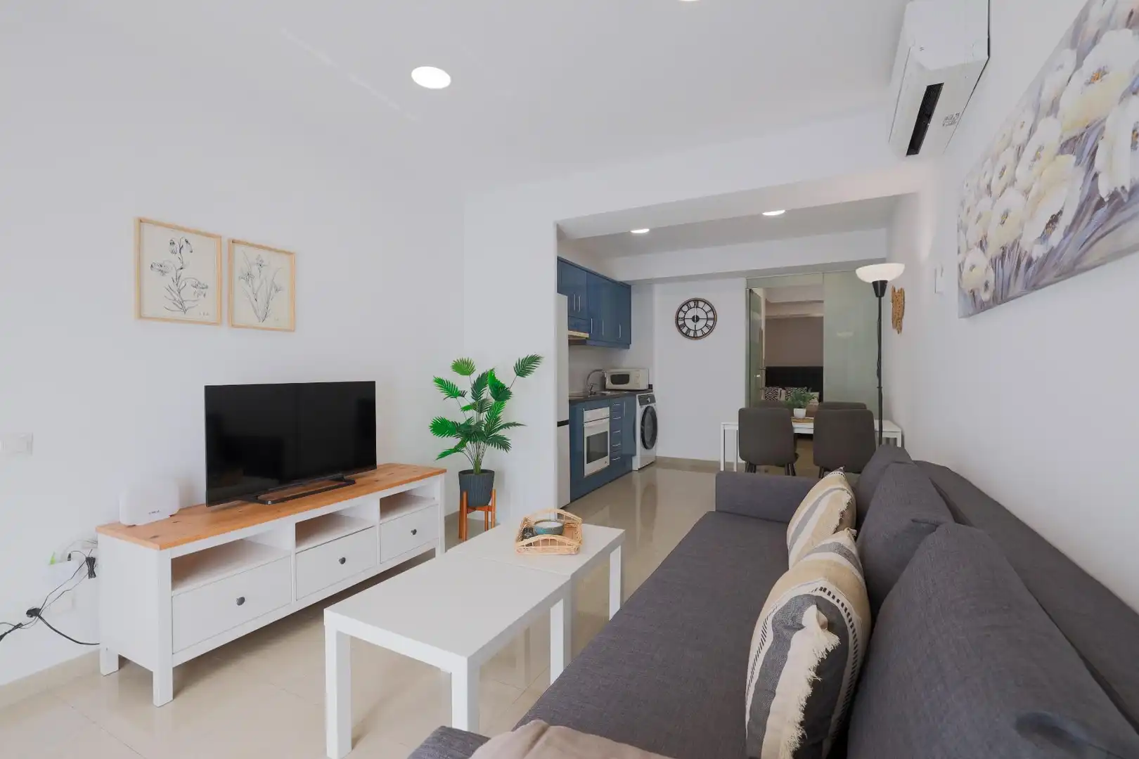 Sala d'estar de Estudi de lloguer en  Barcelona Capital amb Aire condicionat i Moblat