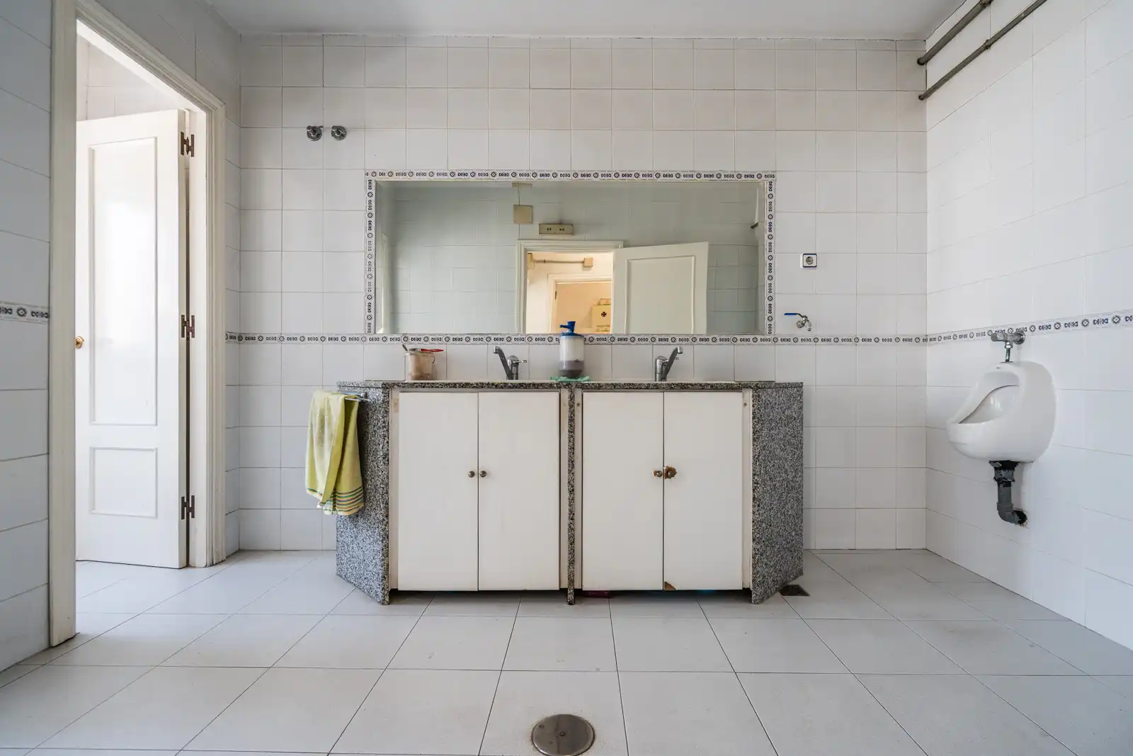 Badezimmer von Fabrikhallen zur Miete in Móstoles