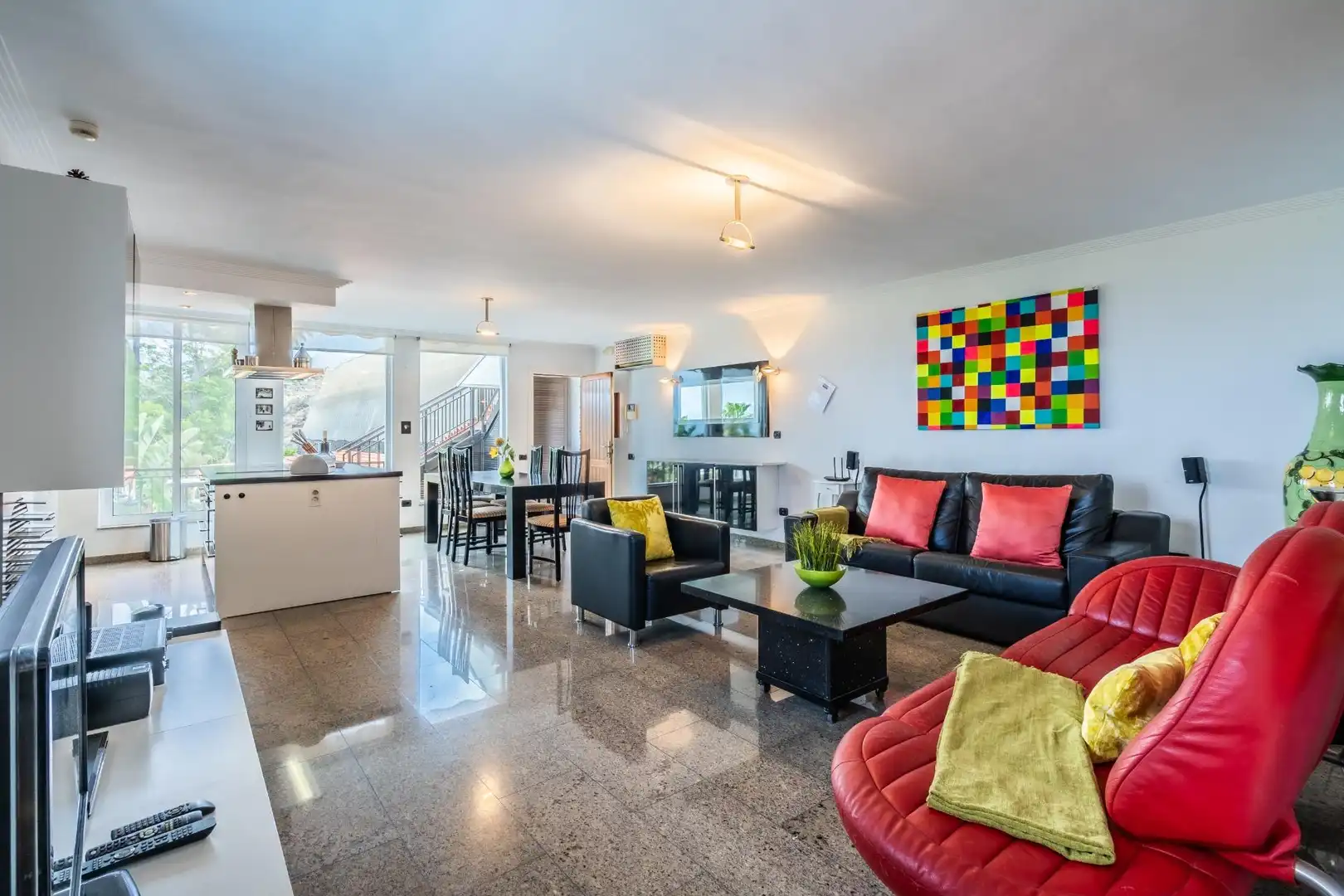 Sala d'estar de Casa o xalet en venda en Guía de Isora amb Aire condicionat, Jardí privat i Terrassa