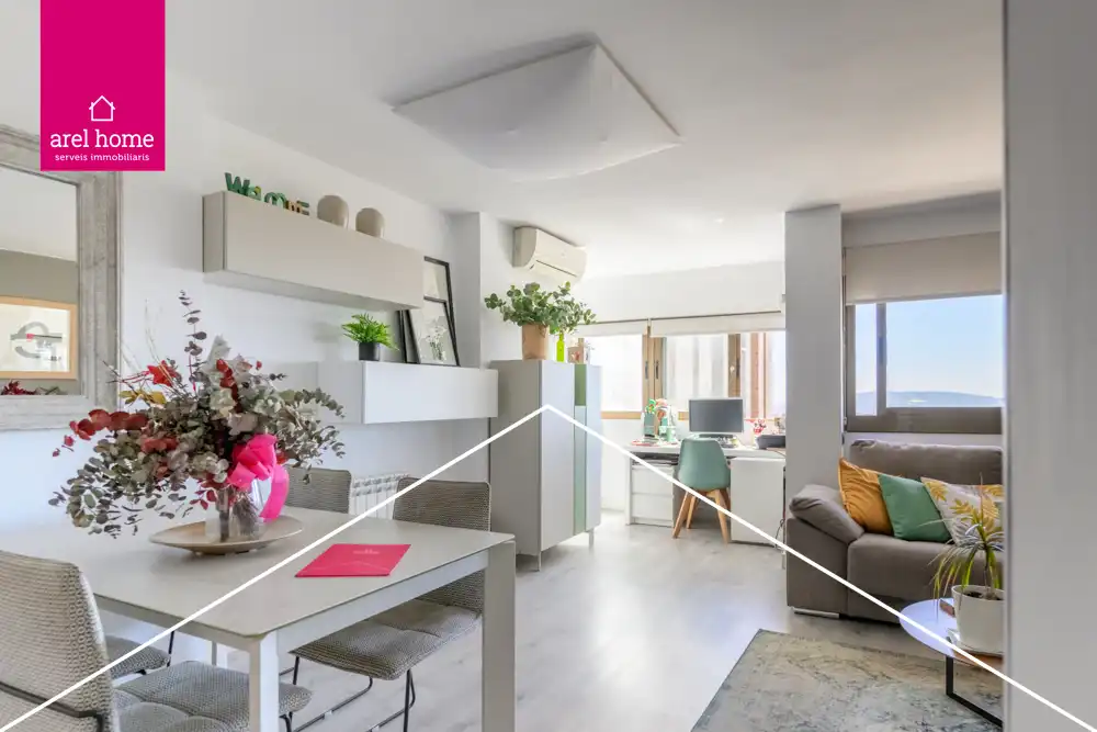 Sala d'estar de Pis en venda en Esplugues de Llobregat amb Aire condicionat, Calefacció i Parquet