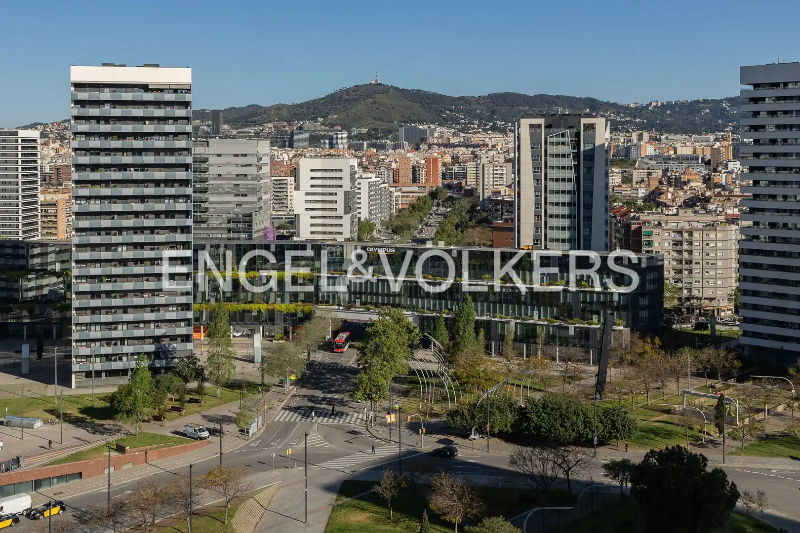 Vista exterior de Pis en venda en L'Hospitalet de Llobregat amb Aire condicionat, Calefacció i Parquet