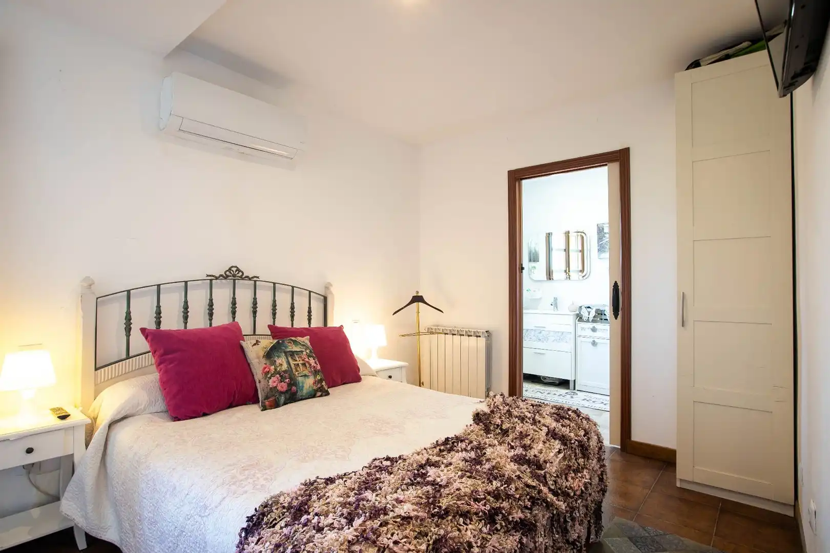Bedroom of Houses for sale in Legarda  with Air Conditioner, Heating and Private garden