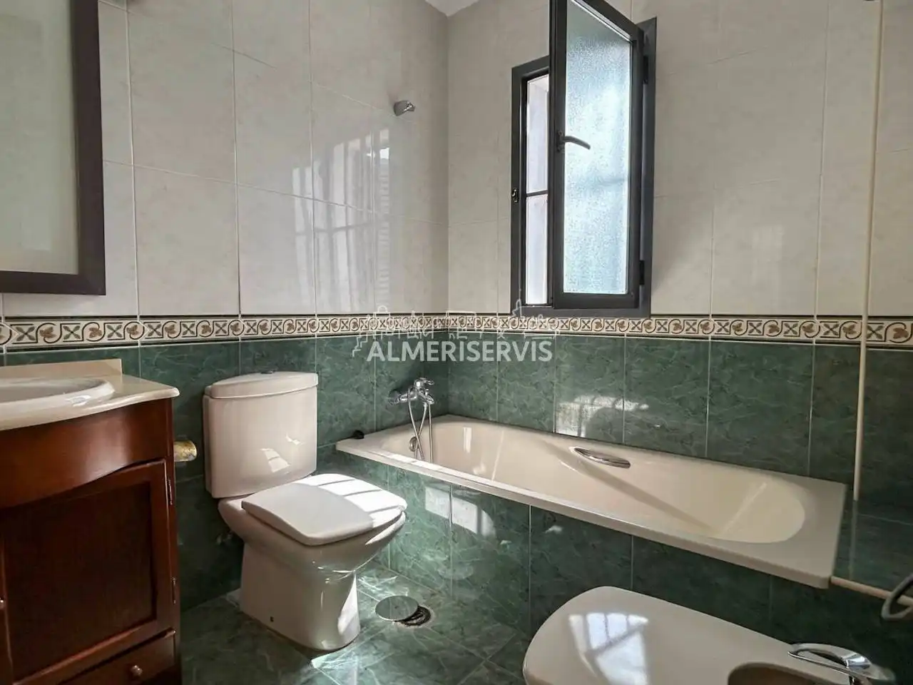 Bany de Casa o xalet en venda en El Ejido amb Terrassa i Piscina