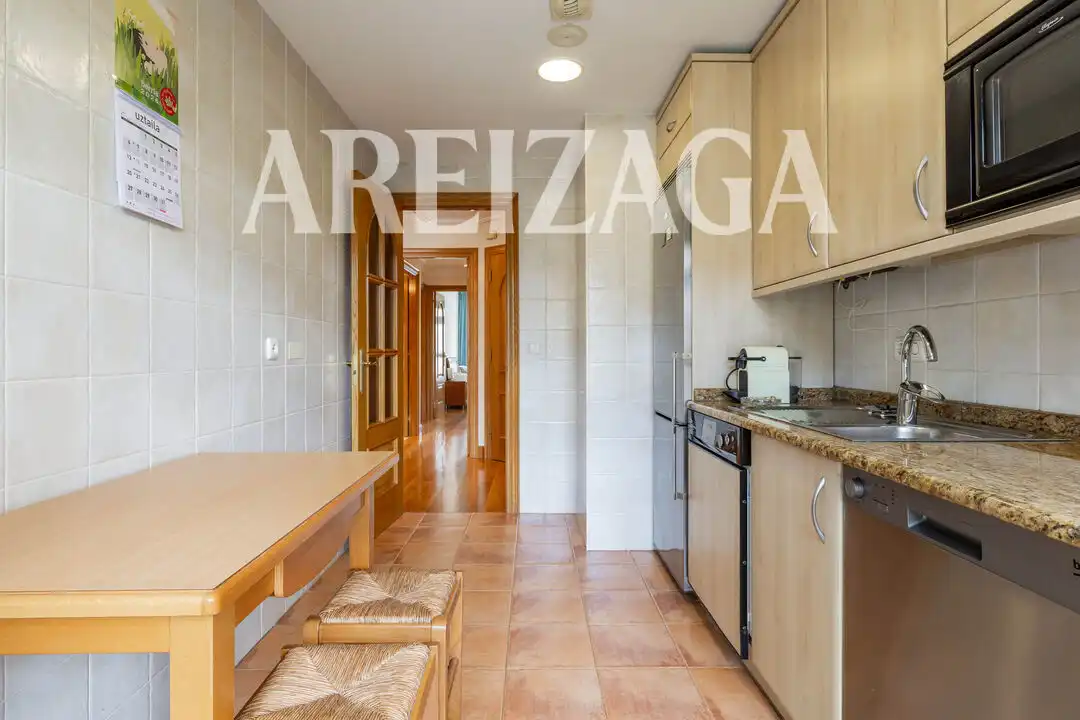 Cuina de Pis en venda en Donostia - San Sebastián  amb Aire condicionat, Calefacció i Terrassa