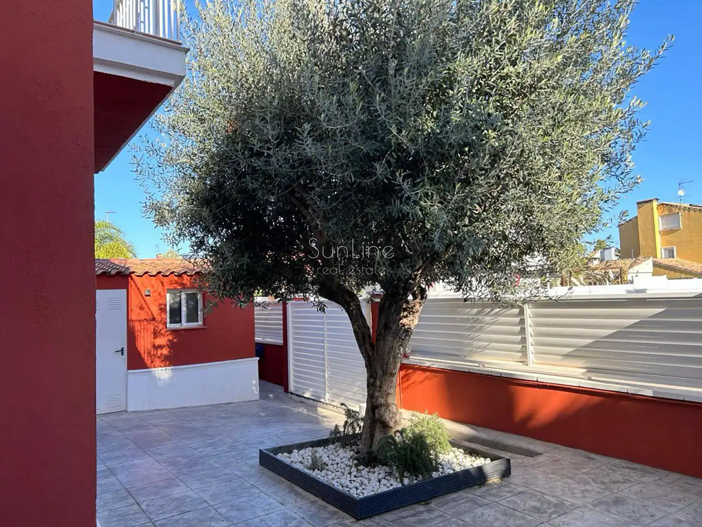 Garden of Houses for sale in La Pobla de Vallbona  with Air Conditioner, Private garden and Terrace
