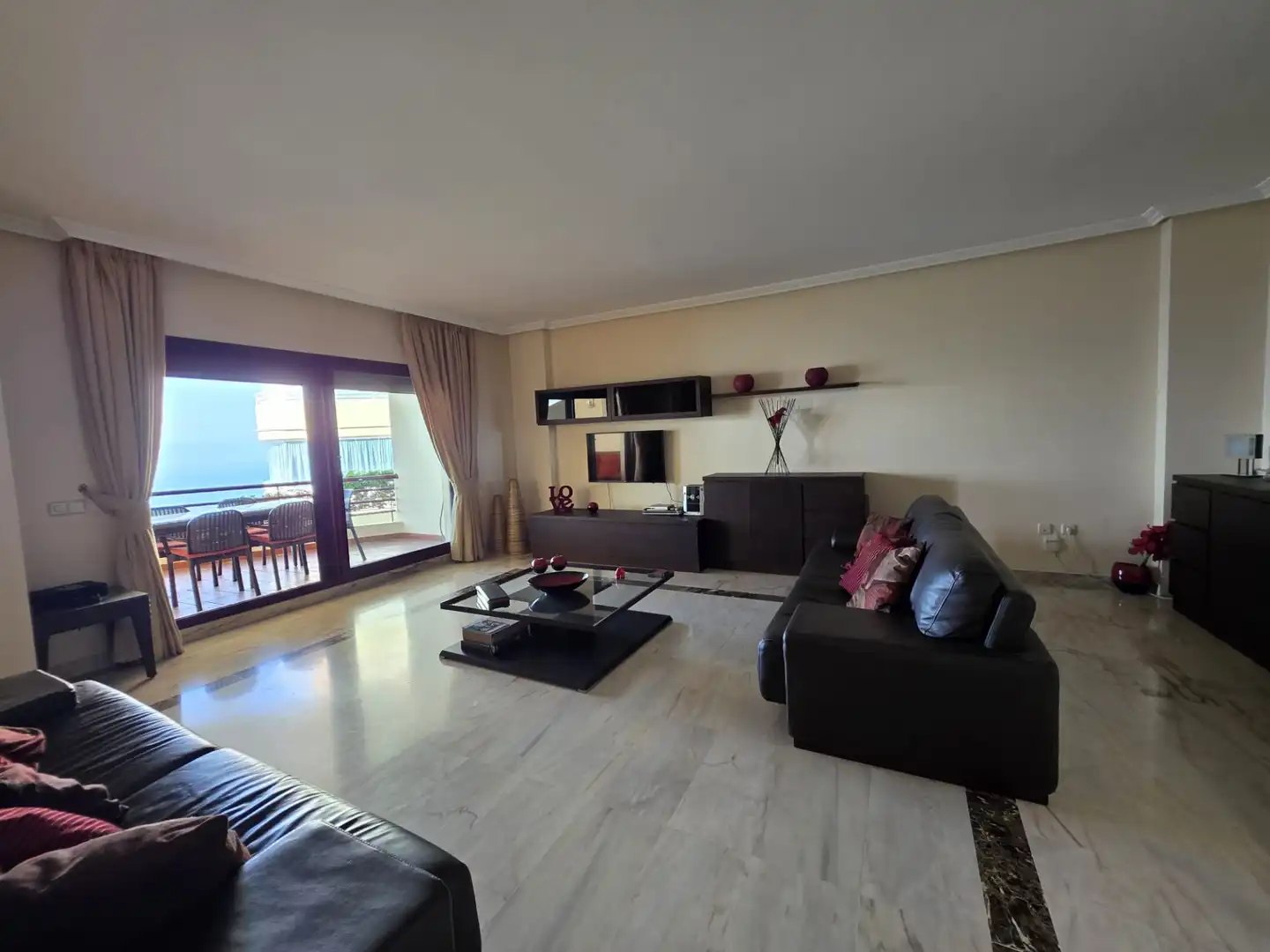 Sala d'estar de Pis en venda en Benalmádena amb Aire condicionat, Terrassa i Traster