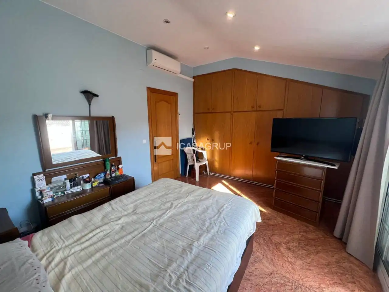 Attic for sale in Rubí  with Air Conditioner, Heating and Private garden