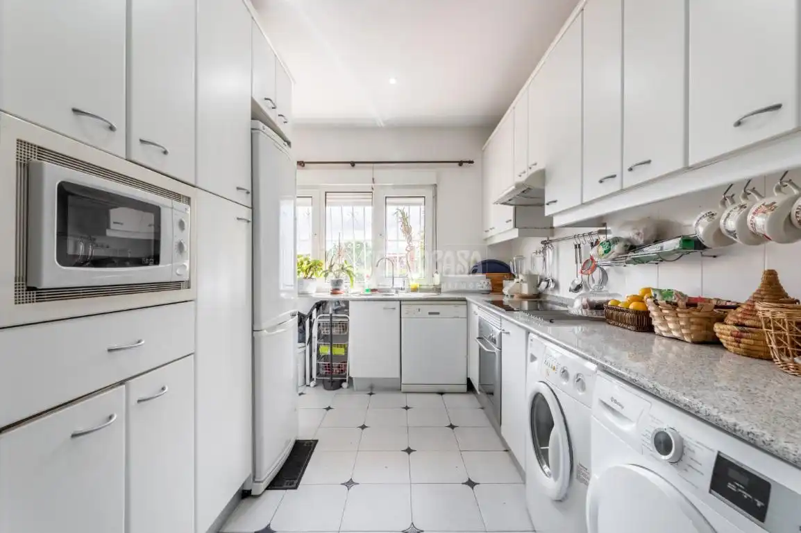 Cocina de Casa adosada en venta en Torrelodones con Calefacción, Jardín privado y Terraza