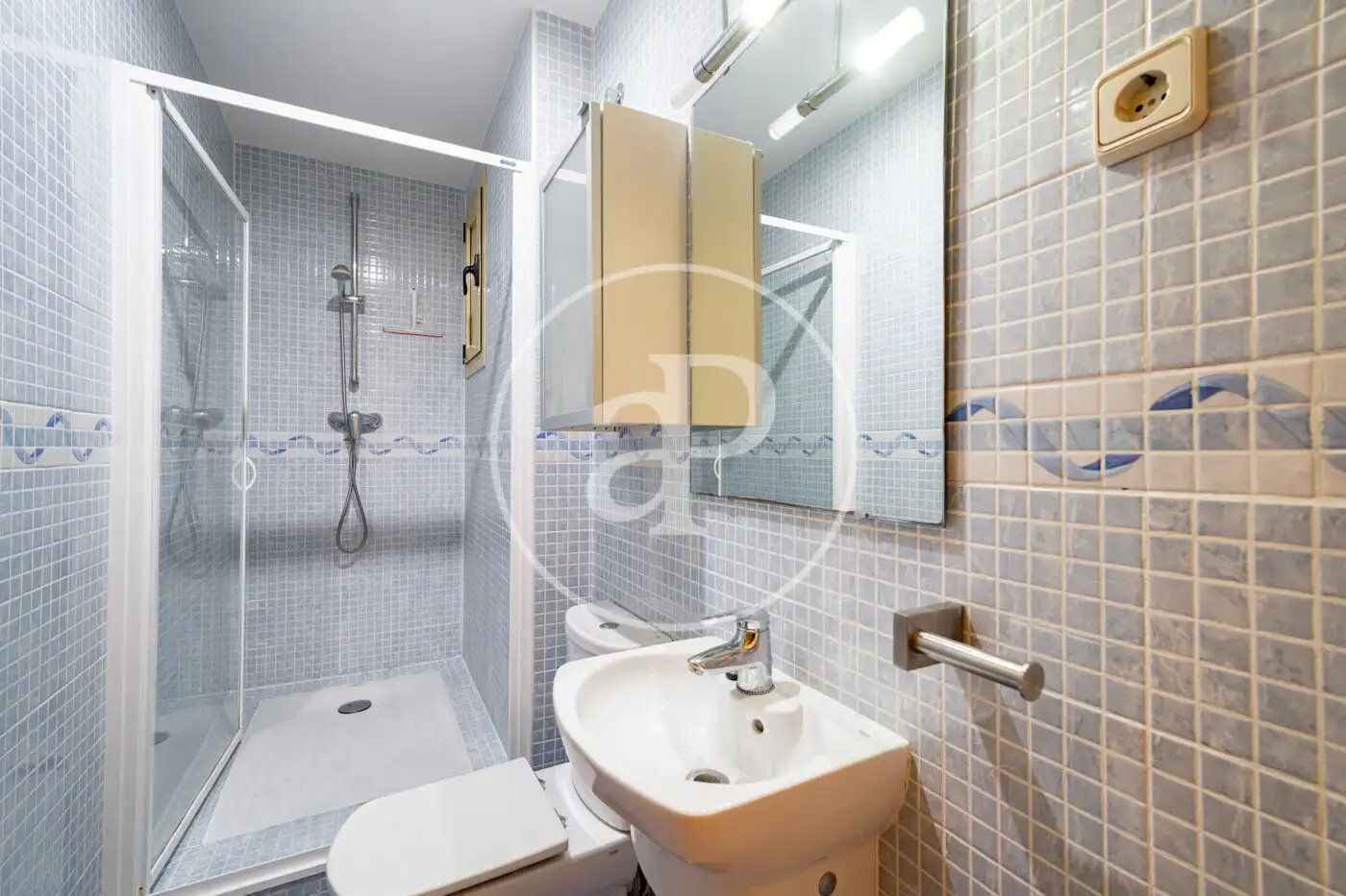 Bathroom of Flat for sale in Barcelona  with Heating and Balcony