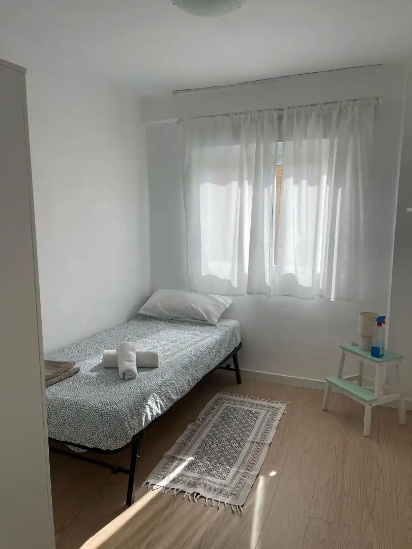 Habitación de Piso de alquiler en Málaga con Aire acondicionado, Amueblado y Lavadora
