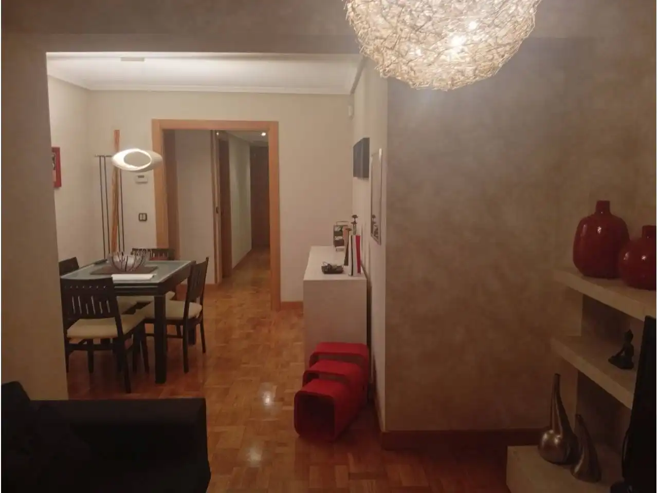 Menjador de Pis en venda en Oviedo  amb Calefacció, Parquet i Moblat